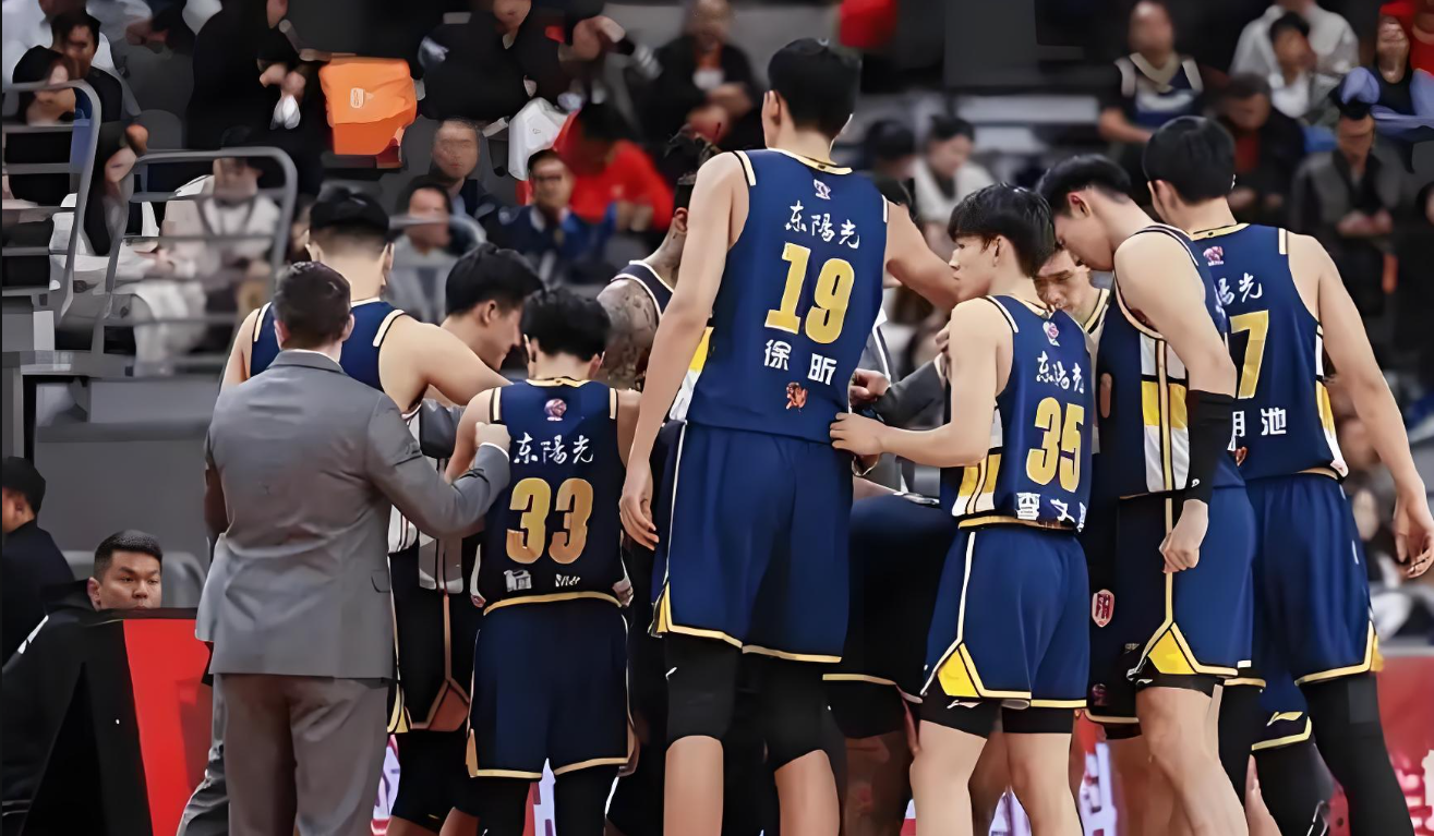 CBA季后赛今晨再迎强敌，里昂官宣签约，主帅态度：引发热议，赛程密集仍需轮换的简单介绍