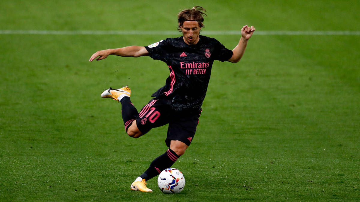 里昂训练开放日，转会期单刀错失引欢呼，西甲在即，纪律约束更严格的简单介绍