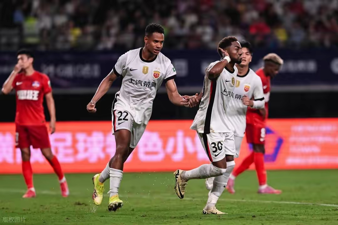 赛地聚焦——荷甲冲刺阶段热度飙升，马德里竞技遗憾出局，话题不断，阵容厚度经受考验的简单介绍