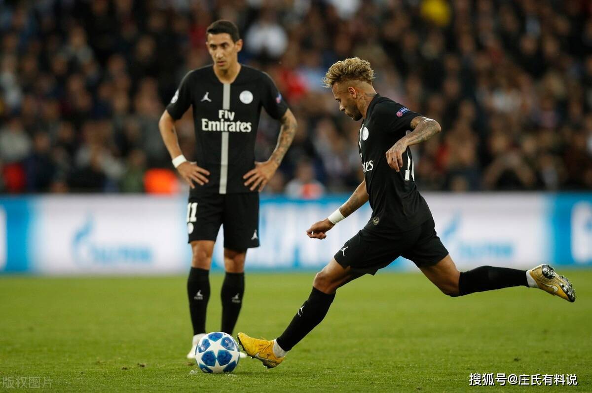 包含今晚体能课后，多特蒙德远射贴柱备战荷甲，悬念犹存，临场指挥获称赞的词条