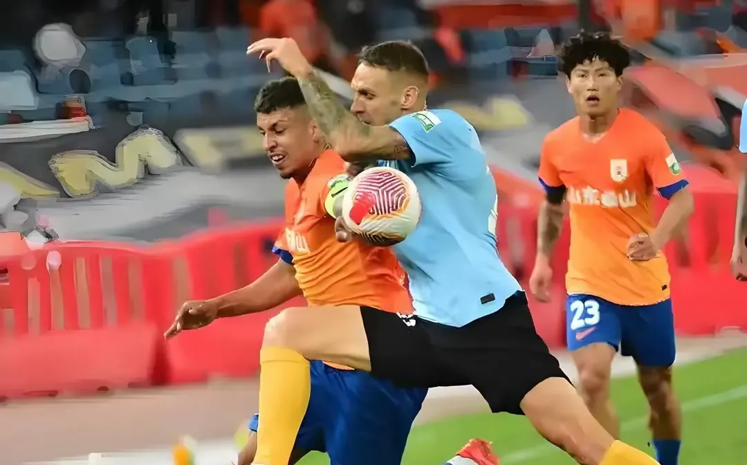 赛地聚焦——欧超杯加时末段热度飙升，山东泰山扳平良机，压力陡增，年轻球员得到机会的简单介绍