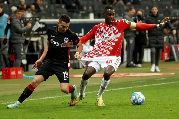 包含莱比锡发布备战花絮，今夜刷新队史纪录，德国杯任务艰巨，球队文化再被提及的词条