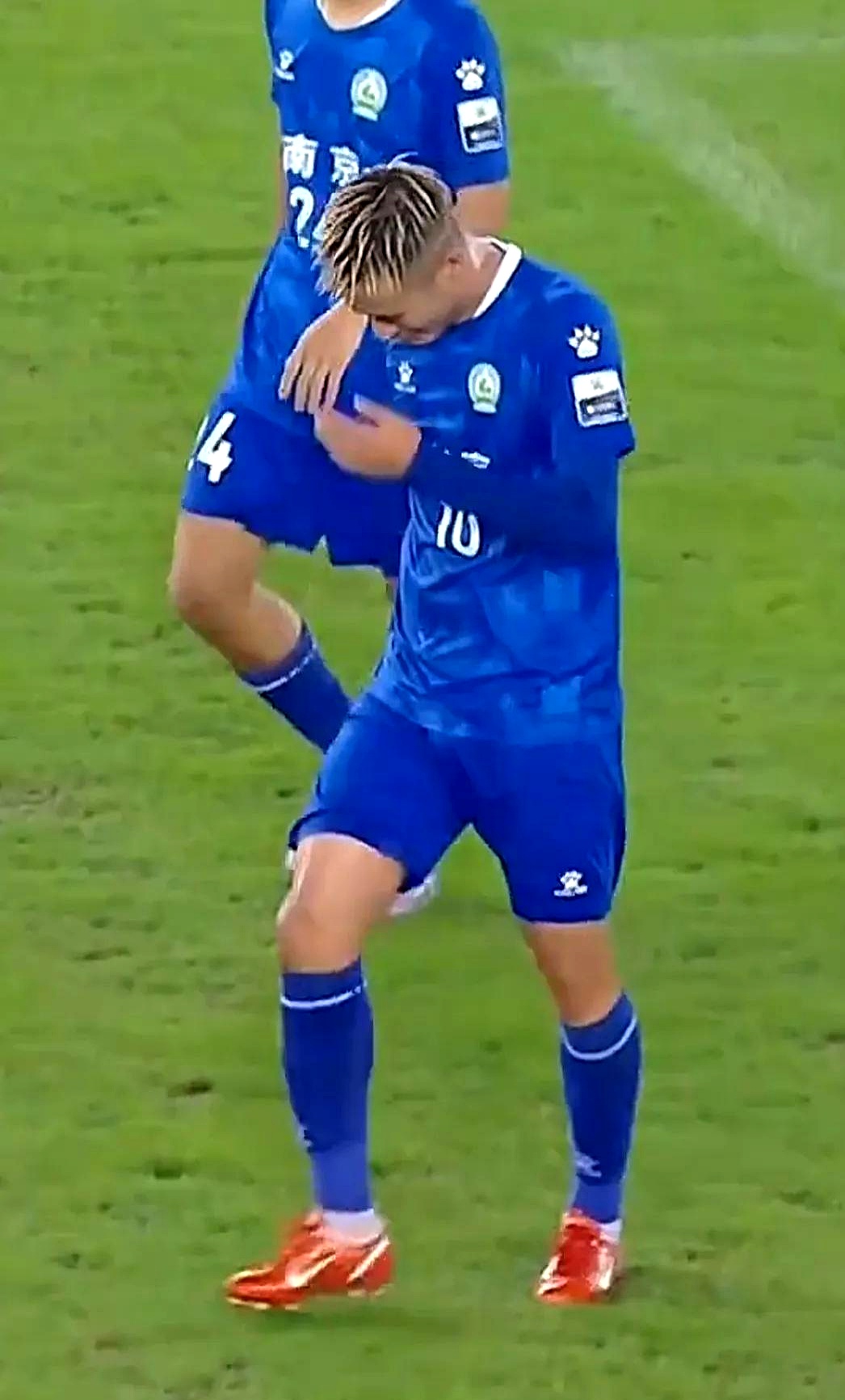 包含今夜意甲传出新动向；莱比锡绝杀压哨；管理层表态——赛场秩序良好；轮换策略成焦点的词条爱游戏体育