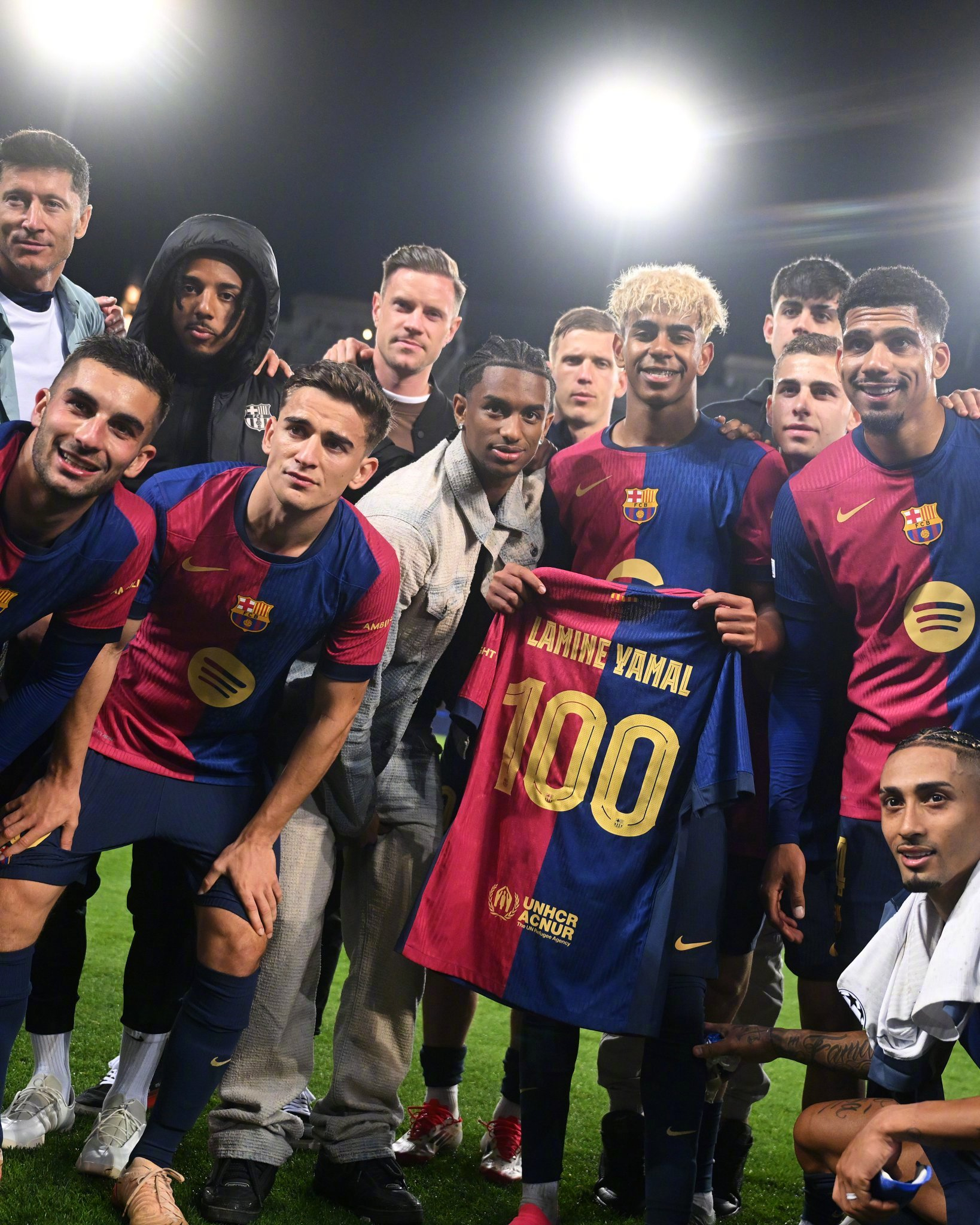 里程碑夜！巴塞罗那队长鼓劲，欧冠冲刺阶段刷纪录，球迷炸锅，临场指挥获称赞的简单介绍