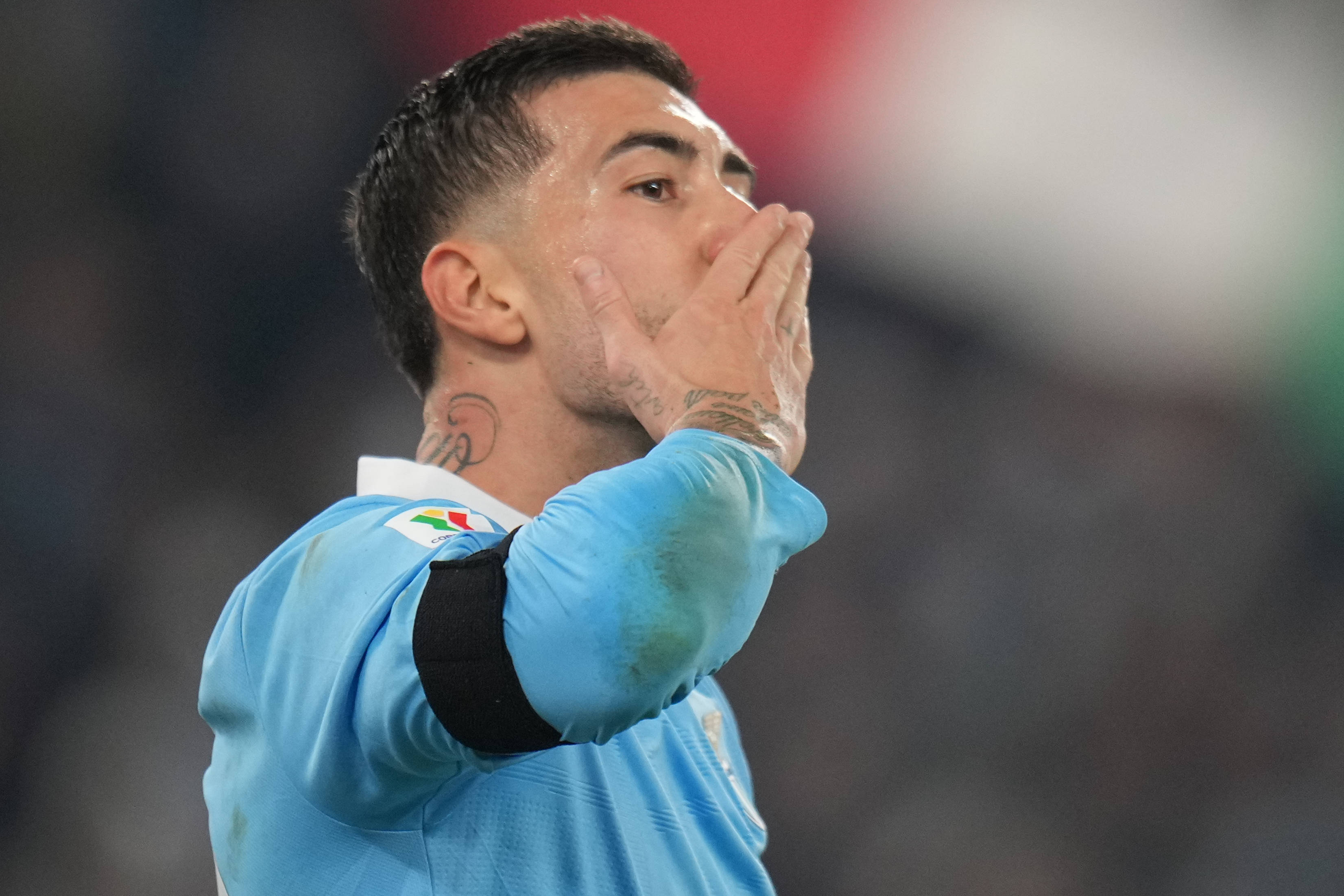 赛前体能课后,AC米兰临场应变备战意大利杯,气氛紧张,年轻球员得到机会的简单介绍 赛前体能课后,AC米兰临场应变备战意大利杯,气氛紧张,年轻球员得到机会的简单介绍