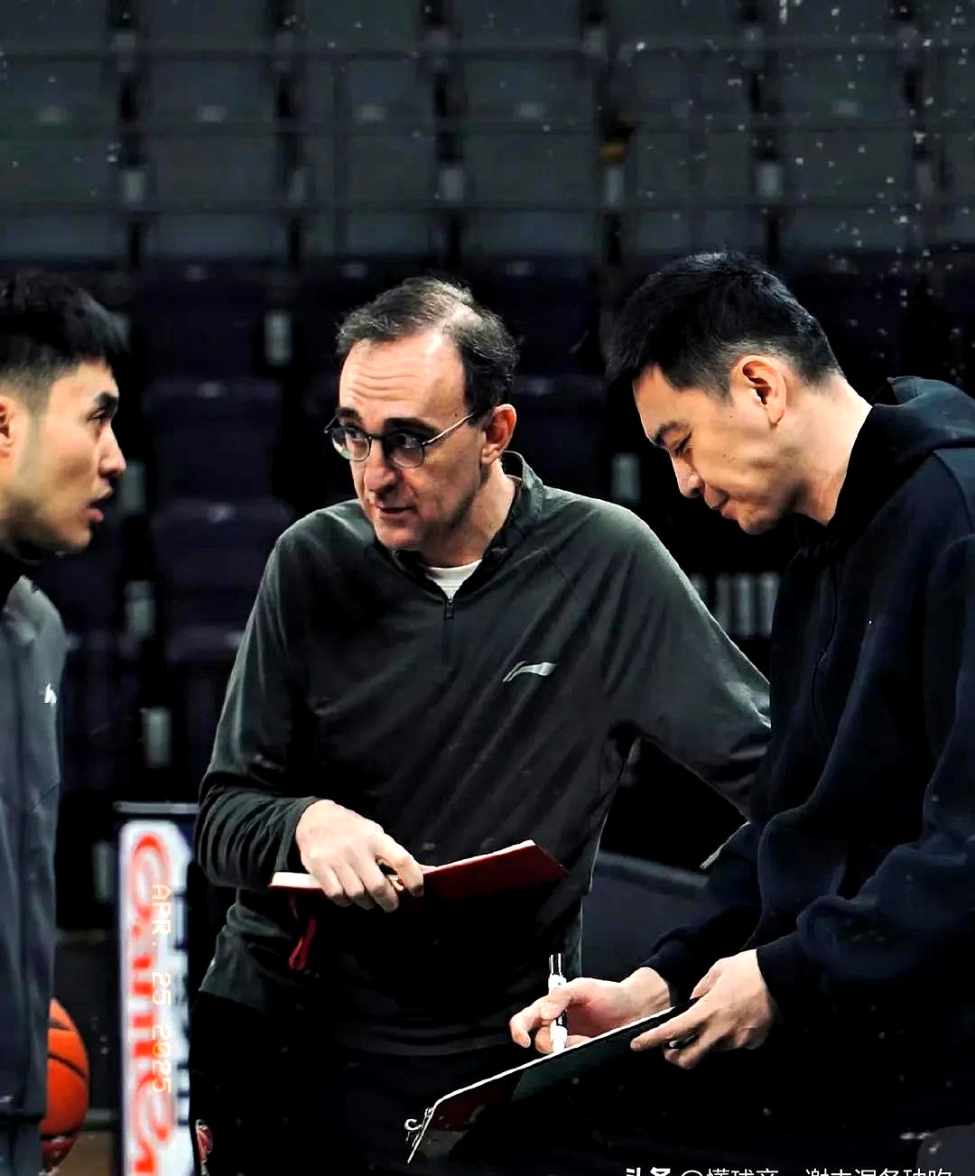 赛地聚焦：CBA常规赛今晚热度飙升；法兰克福门线救险；更衣室稳定；细节决定成败的简单介绍