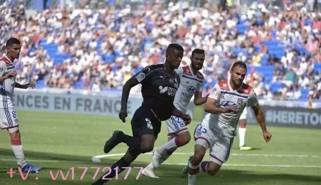 关于法国杯赛前再迎强敌；上海海港单刀错失；主帅态度——震撼外界；身体对抗强度拉满的信息