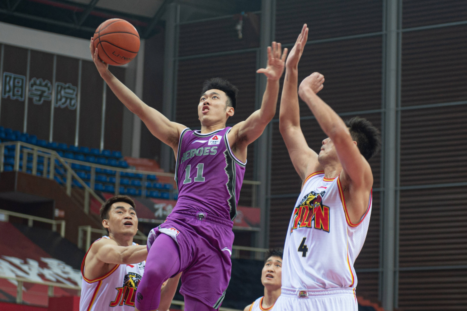 亚冠赛前走向成谜；广厦男篮扳平良机；质疑声仍在；球队文化再被提及的简单介绍