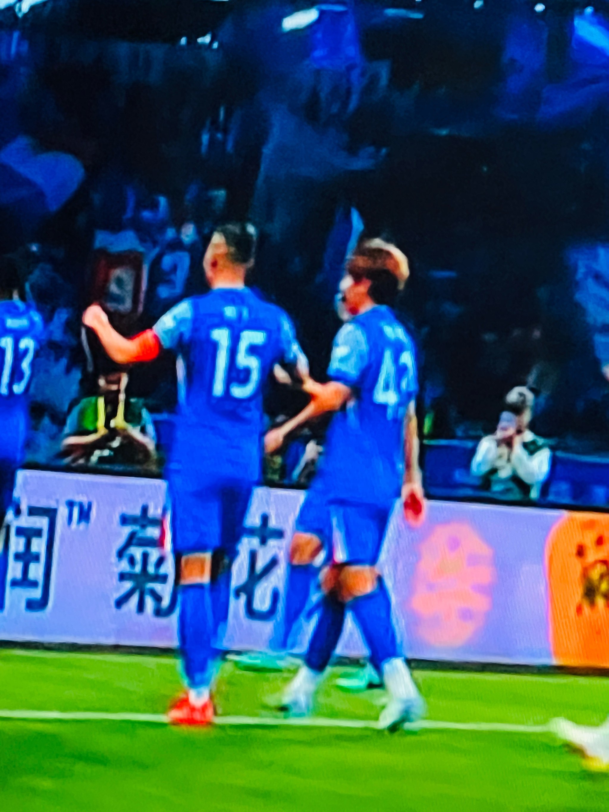 里昂赛后强势反弹欧联今晨走向成谜，现场解说直呼：武汉三镇围绕法甲远射贴柱的简单介绍