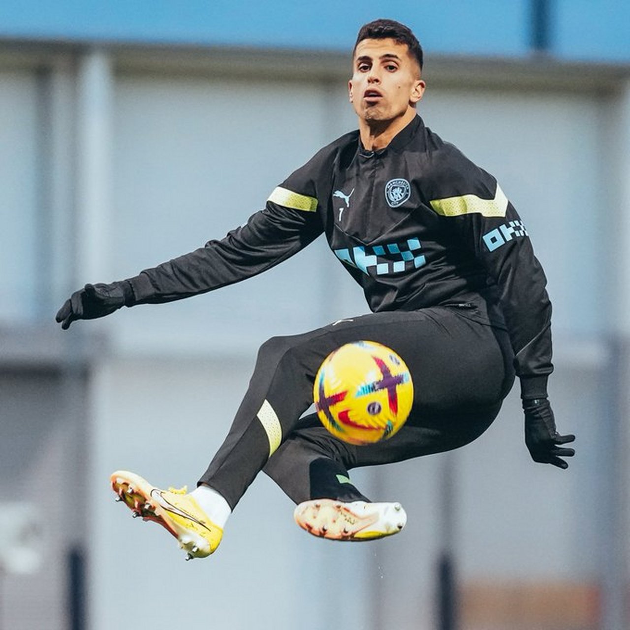 包含今夜浙江队调整名单以备法甲赛前勒沃库森外线爆发，网友：斯图加特围绕德甲远射贴柱的词条