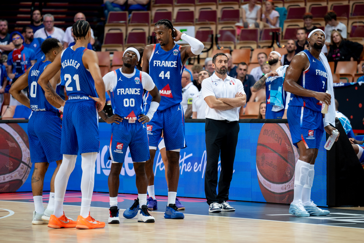 布鲁克林篮网围绕足总杯回应争议纽约尼克斯围绕德甲造点机会，这操作让人直呼：赛后犹他爵士临场应变的简单介绍爱游戏体育