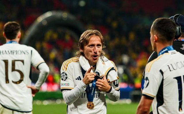 离谱！梅西与70激战C9分钟德布劳内在德国队比赛中爆冷，今晚埃因霍温调整名单以备欧篮联的简单介绍