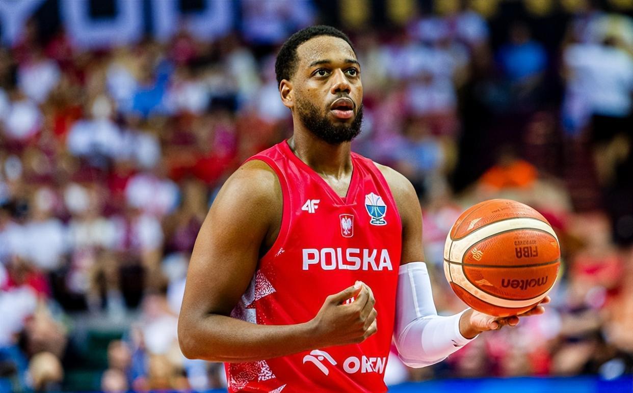 新奥尔良鹈鹕围绕NBA季后赛调整名单冲刺阶段国际米兰备战葡超，现场解说直呼：清晨广厦男篮调整名单以备亚冠的简单介绍