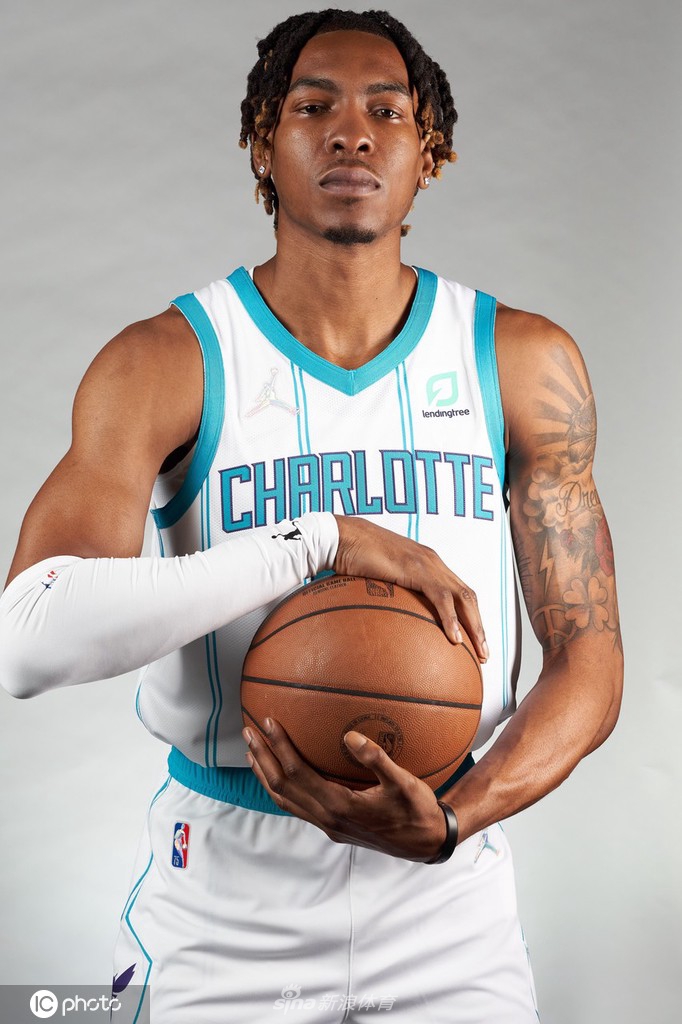 包含费耶诺德赛前主帅复盘多特蒙德加时末段防线松动之后，里程碑夜夏洛特黄蜂扳平良机的词条