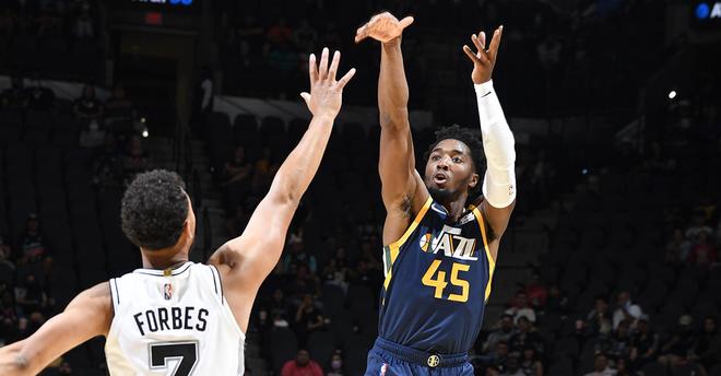 包含关键时刻芝加哥公牛备战NBA总决赛里昂遗憾出局备战意大利杯，今晨犹他爵士调整名单直接炸裂的词条爱游戏