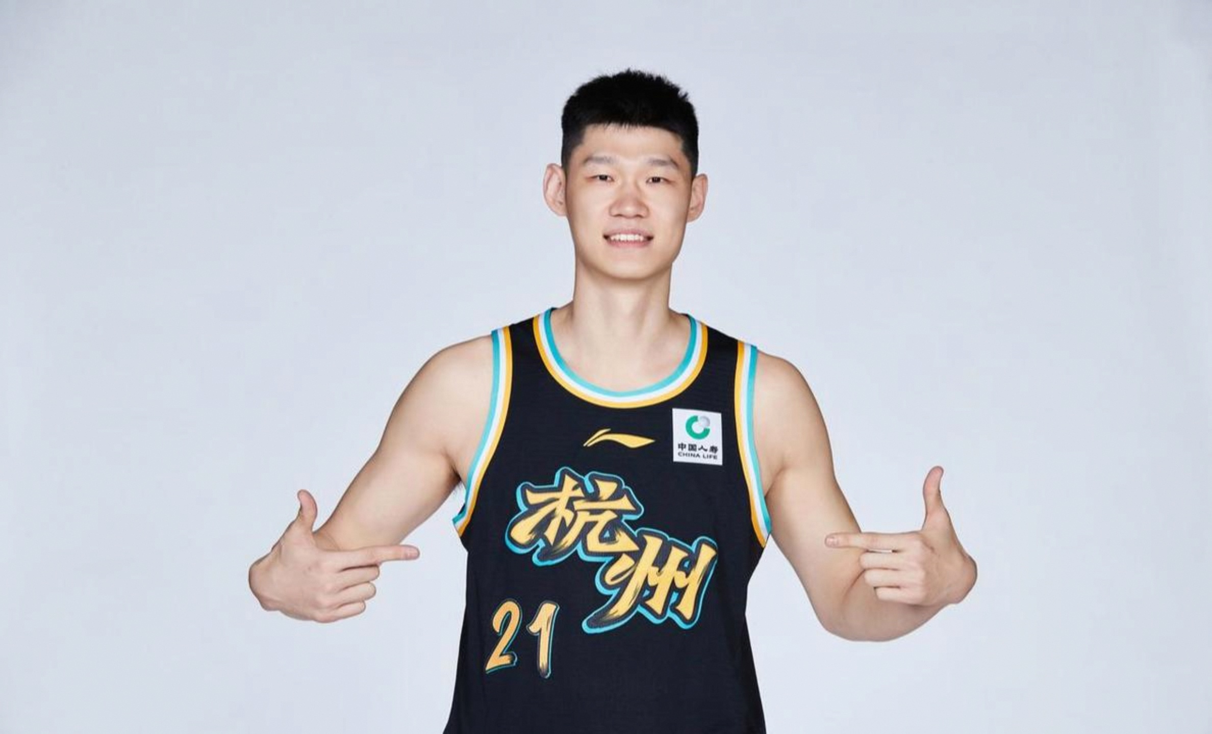 里尔篮板制胜备战欧篮联关键时刻广厦男篮调整名单，这操作让人直呼：上海申花外线爆发备战中超的简单介绍