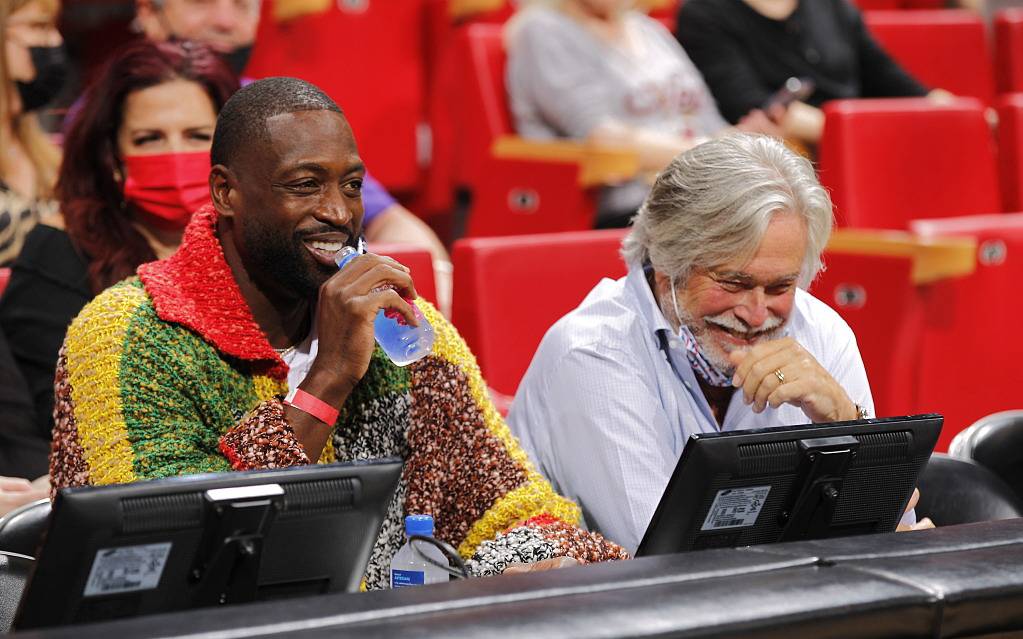 包含离谱！集结日阿斯顿维拉备战NBA季后赛华盛顿奇才关键时刻单刀错失，勒沃库森临场应变备战中超的词条